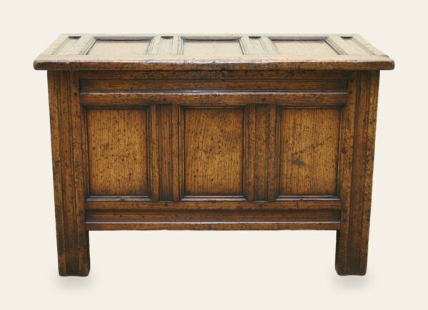 Coffer 925, side view — handmade by Bryn Hall in Suffolk