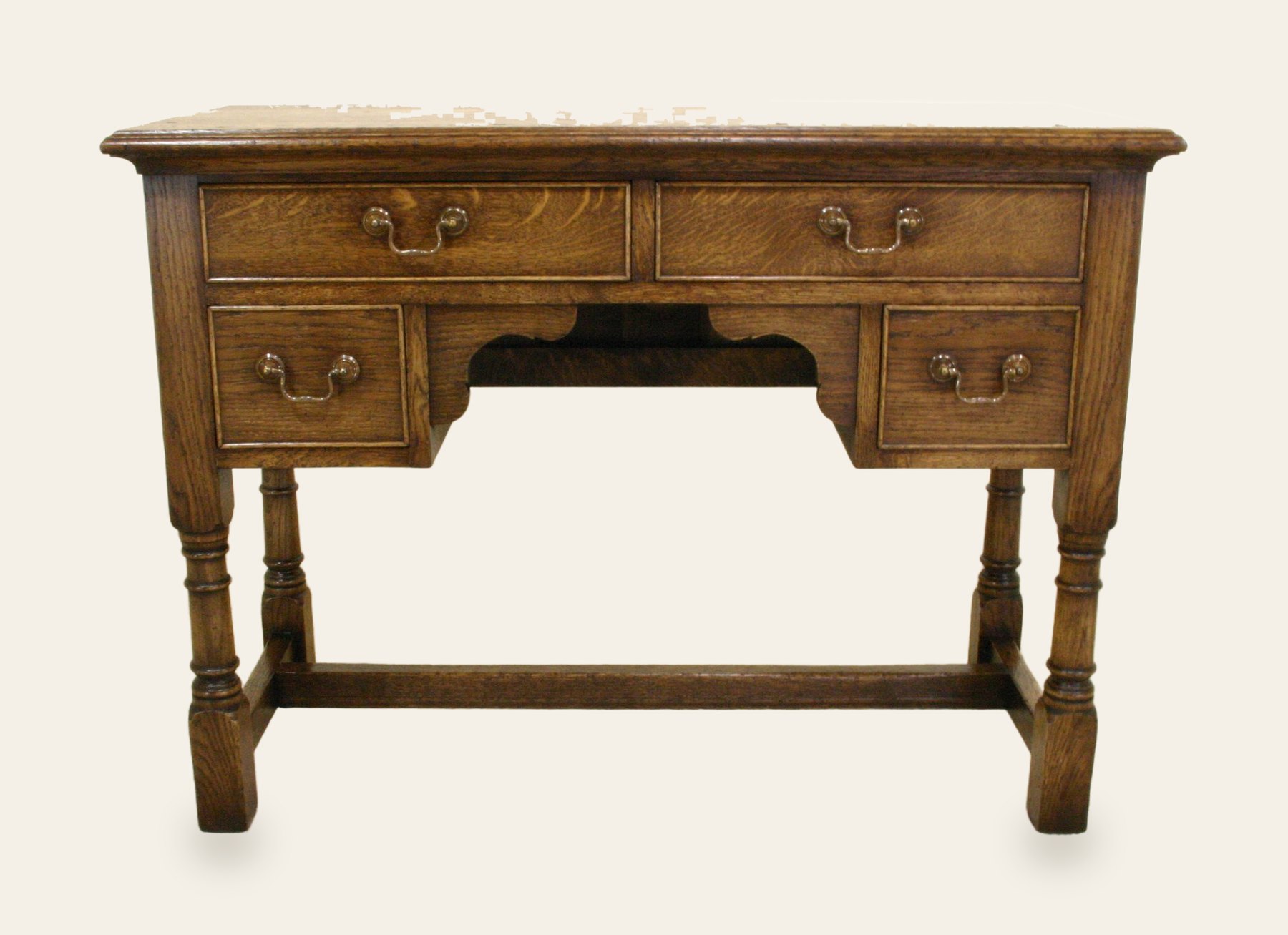 Dressing table 923 — handmade by Bryn Hall in Suffolk