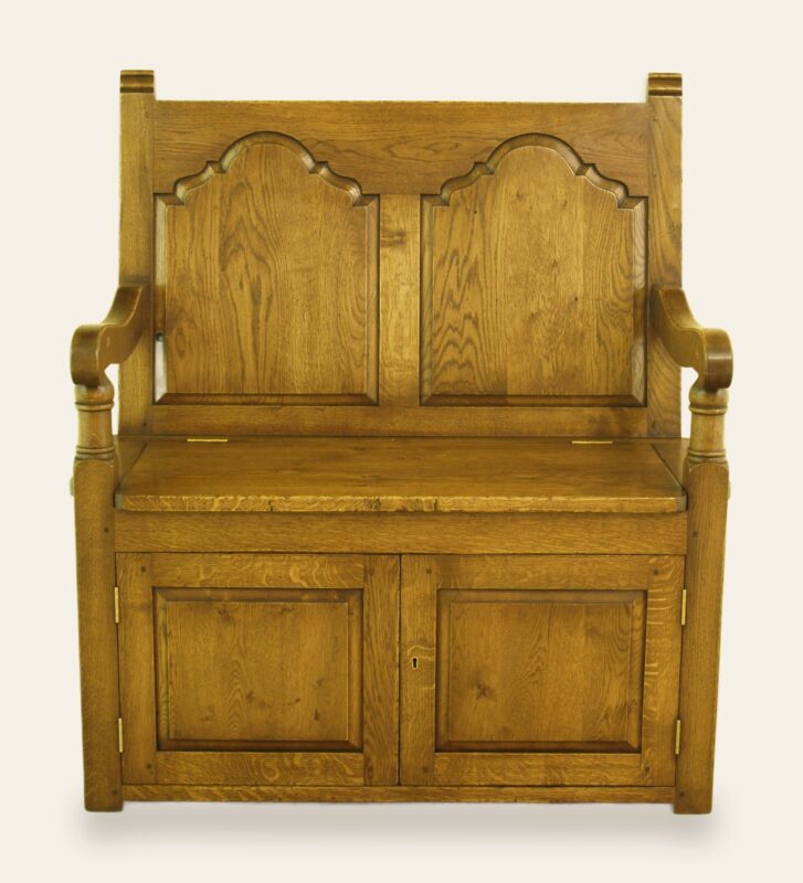 Settle with door, front view — handmade by Bryn Hall in Suffolk