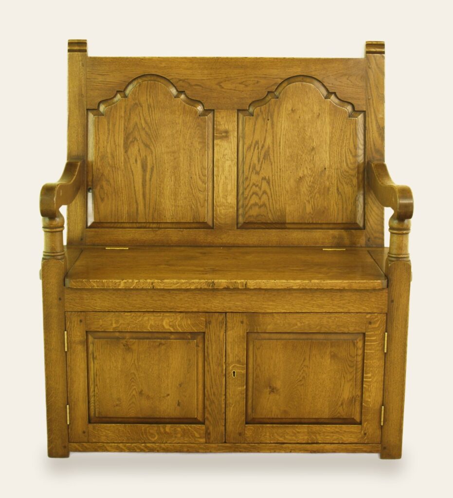 Settle with door, front view — handmade by Bryn Hall in Suffolk
