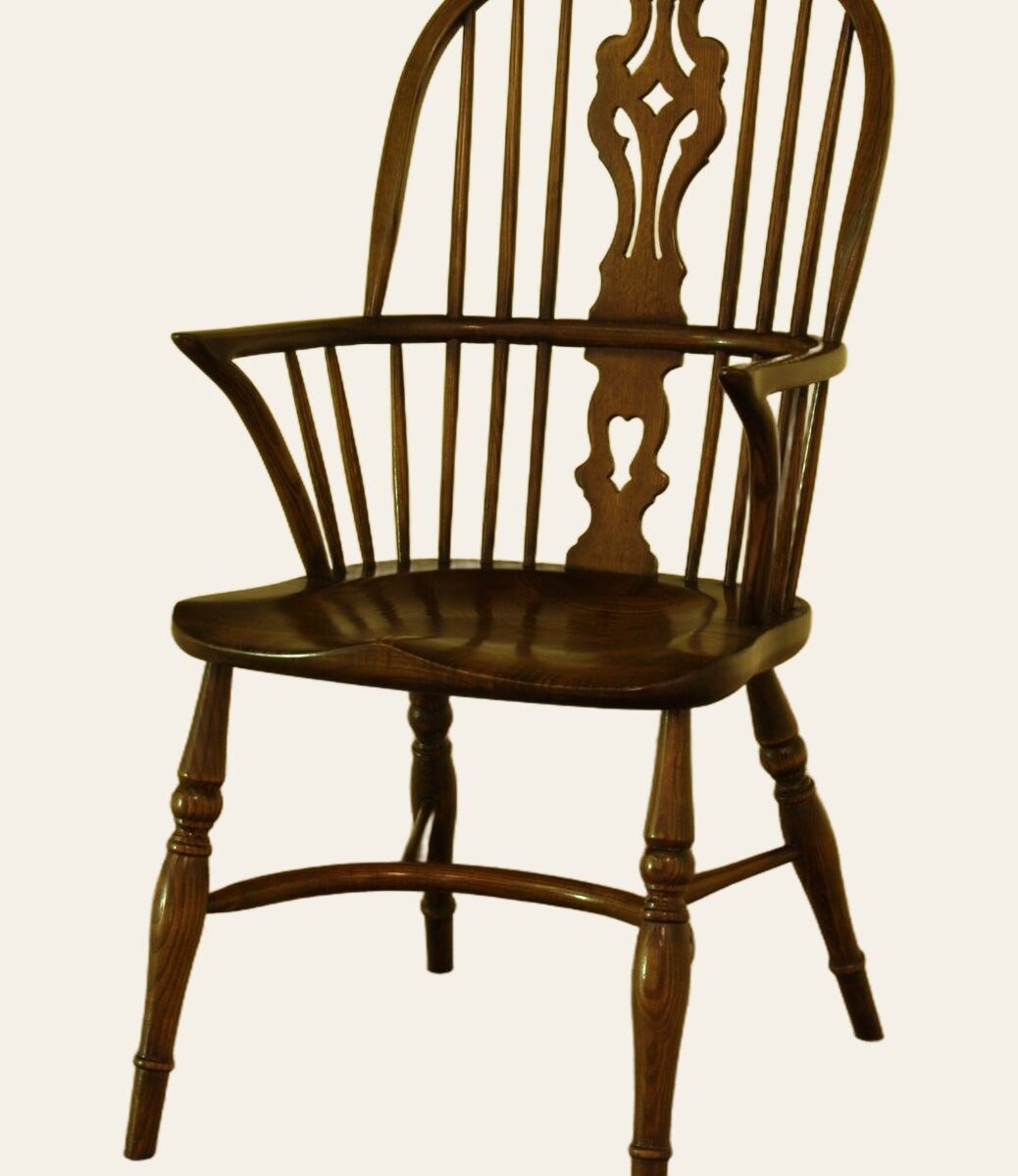 Splat back windsor, angle view — handmade by Bryn Hall in Suffolk