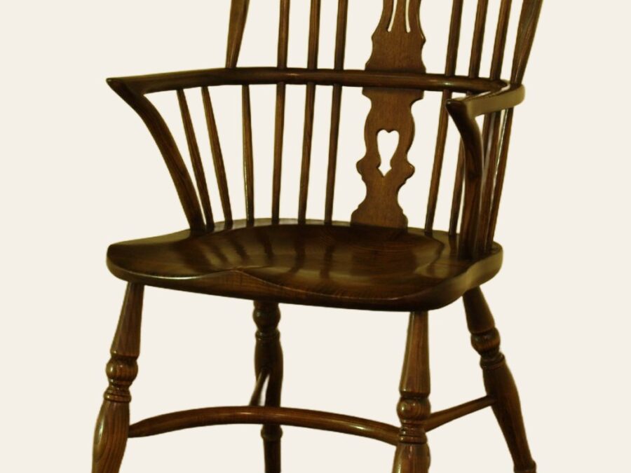 Splat back windsor, angle view — handmade by Bryn Hall in Suffolk