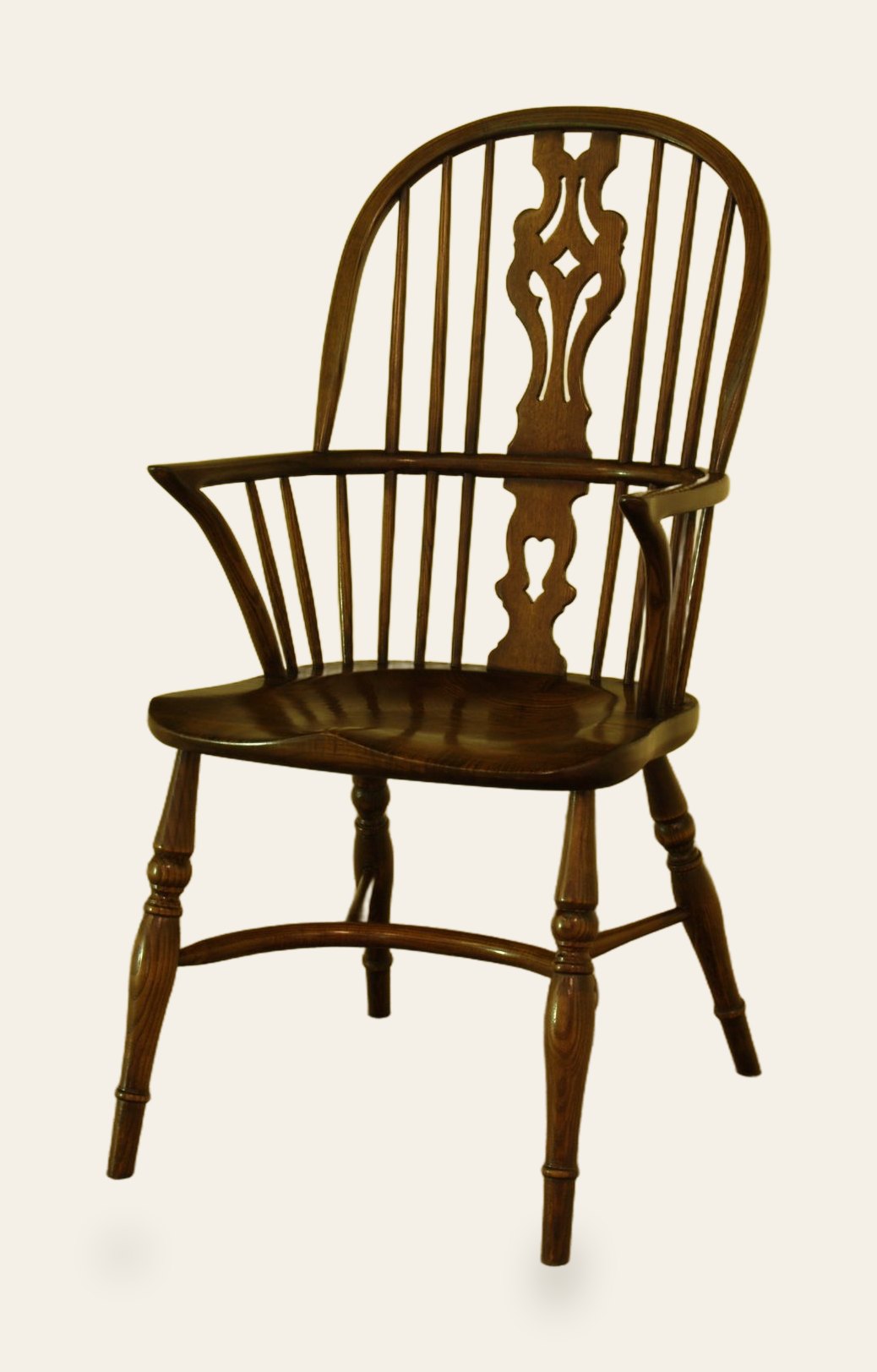 Splat back windsor, angle view — handmade by Bryn Hall in Suffolk