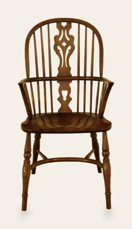 Splat back windsor, front view — handmade by Bryn Hall in Suffolk