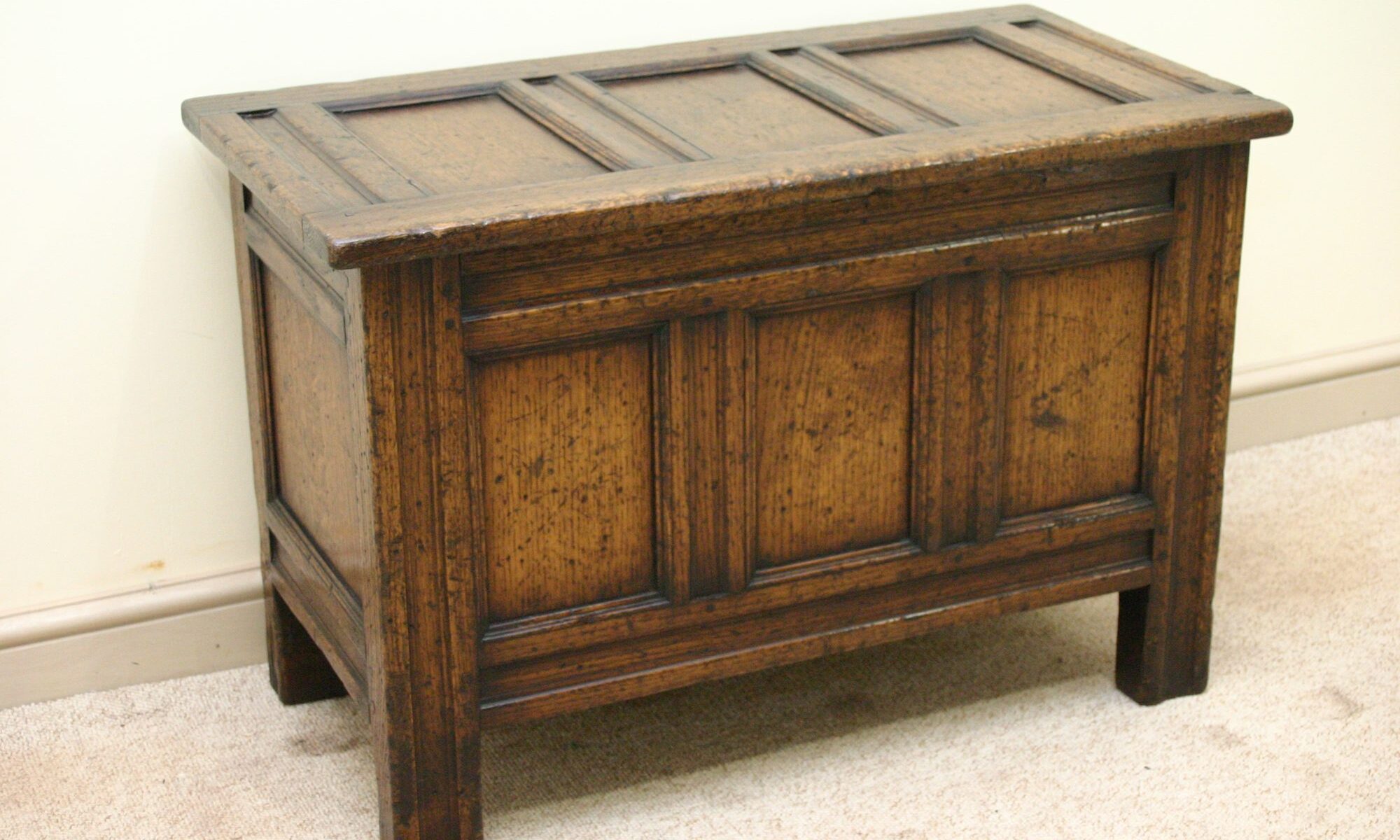 Coffer 925, corner view — handmade by Bryn Hall in Suffolk
