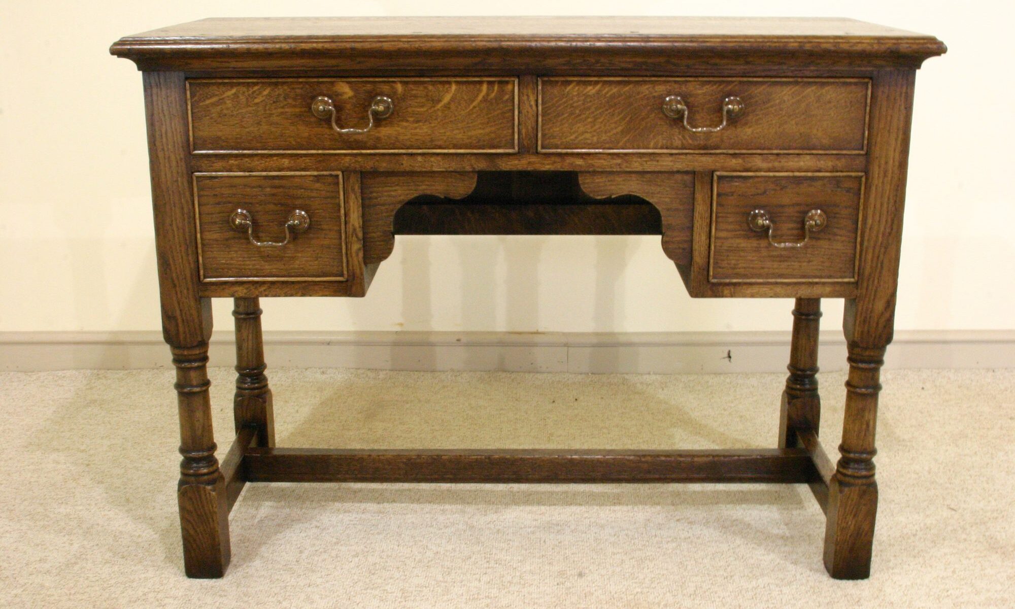 Dressing table 923 — handmade by Bryn Hall in Suffolk