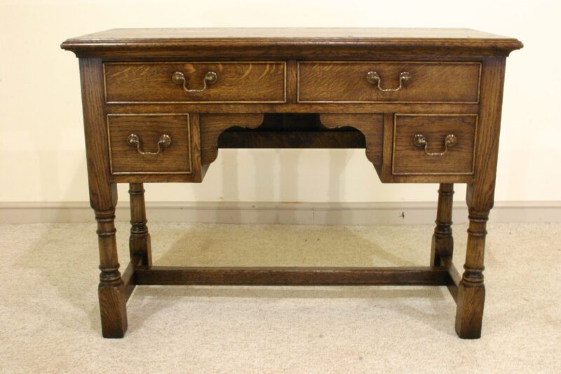 Dressing table 923 — handmade by Bryn Hall in Suffolk