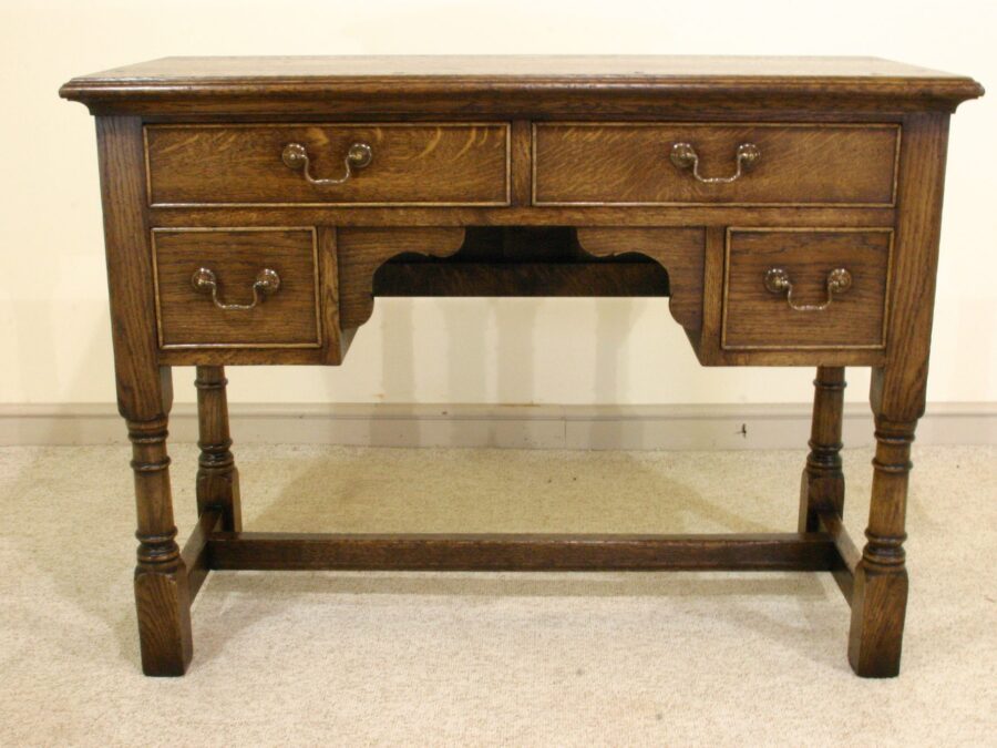 Dressing table 923 — handmade by Bryn Hall in Suffolk