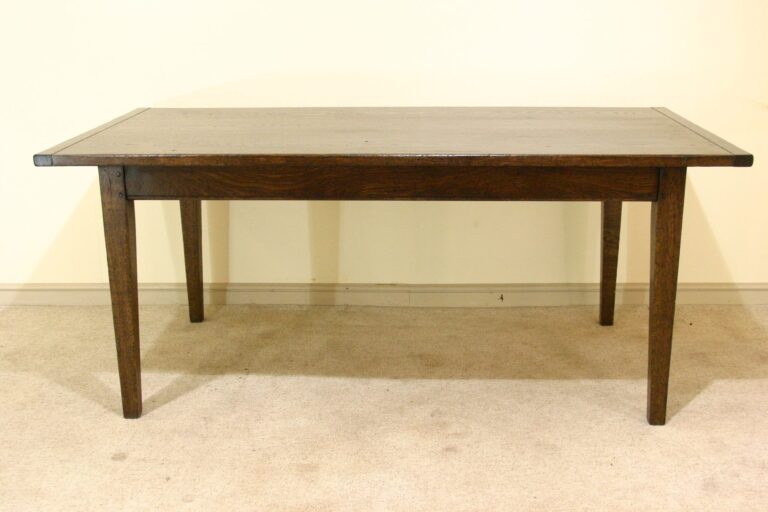 Farmhouse Dining Tables in Solid Oak